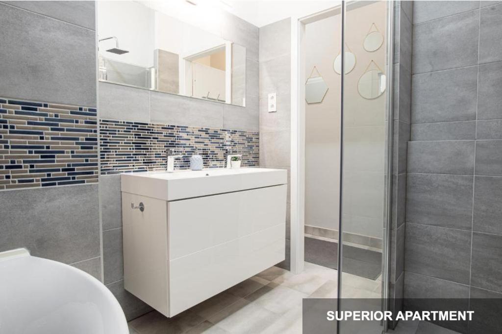 Bpr Agathe Elegant Suite With Parliament View Budapest Exterior foto